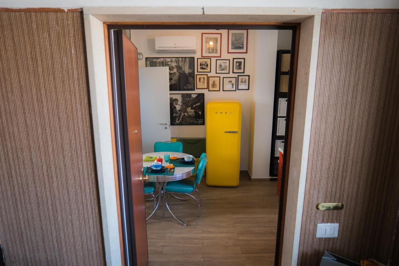 Hollywood Near Station With Parking Apartment